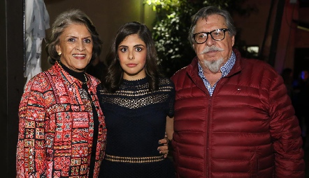  Guadalupe, Natalia y Valentín Hernández.