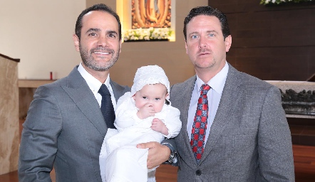  Sofía con su padrino Javier Díaz de León y su papa Miguel Calvillo.