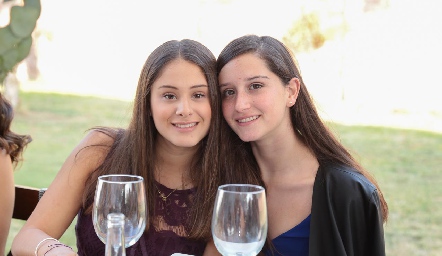  Alexia Revuelta y Meli Elizondo.