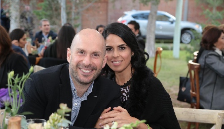  Mauricio Chapa y Lluvia González.