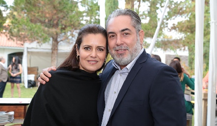  Begoña López y Alexander Sharp.