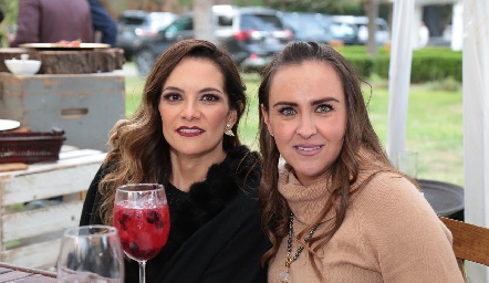  Karla Velasco y Ale Luna.