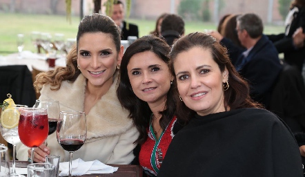  Analía Maggiori, Paola Félix y Begoña López.