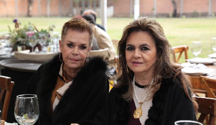  Paty del Peral y Adriana de Montiel.