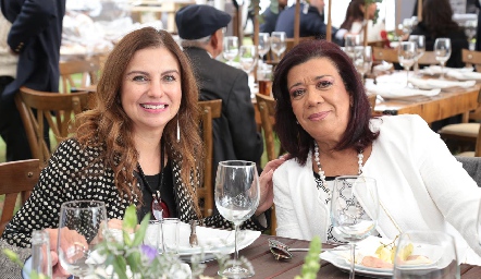  Martha de Lafuente y Mercedes Torres de Lafuente.