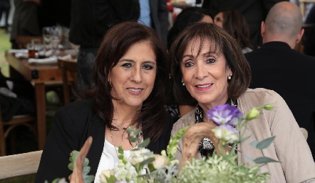  Lucía Torres y Tere de Torres.
