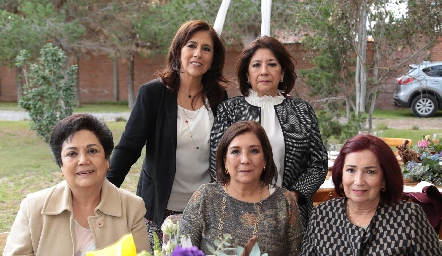  Lucía Torres, Mercedes Torres, Leticia Torres, María Emilia Torres y Rebeca Torres de Alcalde.