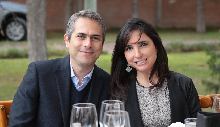  Alejandro Bretzfelder y Cynthia Alcalde.