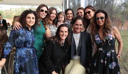  Mercy con sus mejores amigas.