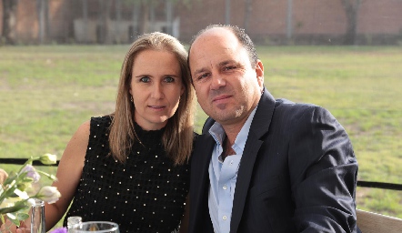  Adelaida Espinosa y Juan Carlos Vera.