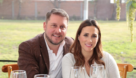  Alejandro y Daniela Castillo.