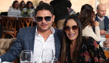  Axel Martínez y Lorena de Martínez.