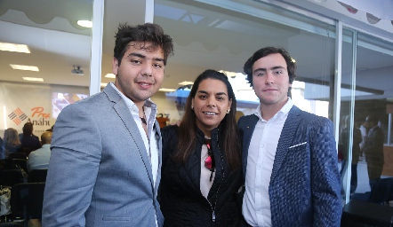  Juan Pablo Payán, Maribel Torres y Mateo Guerra.