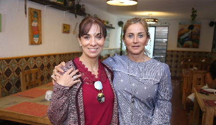  Pituca Espinosa y Lorena Robles.