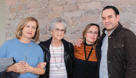 Marlú Mendizábal, Margarita Mendizábal, Sofia Arredondo y Toño Anduaga.