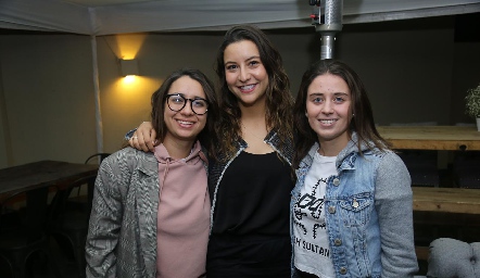  Daniela Ortiz, Ana Gómez y Vero Abud.