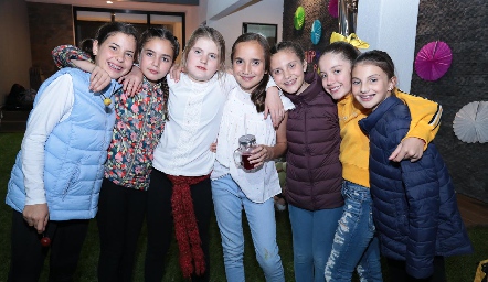  Marijó, Mía, Emilia, Cristy, Luciana, Anna Astrid y Roberta.