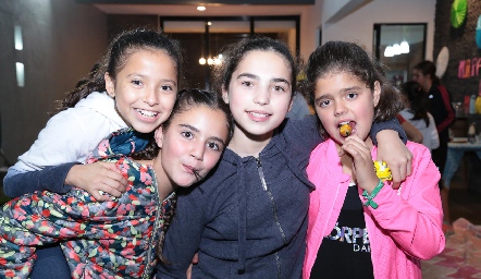  Ana Pau, Mía, Camila y Yezmín.