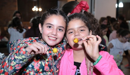  Mía y Yezmin.