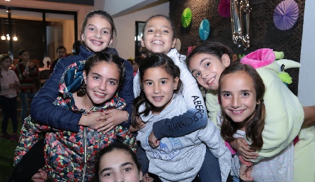  Roberta, Mía, Ana Pau, María, Marijó, Camila y Cristy.