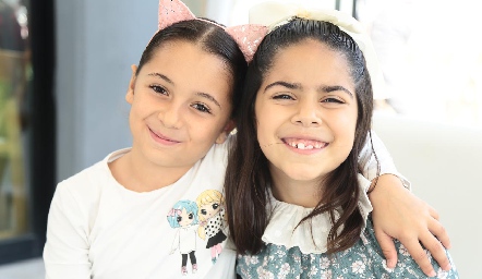  Lía y Olivia.