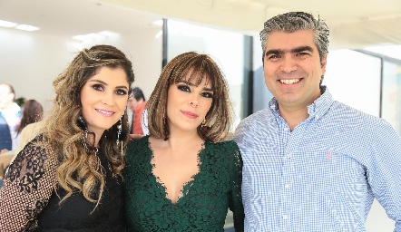  Montse García, Lorena Canseco y Manuel Villanueva.