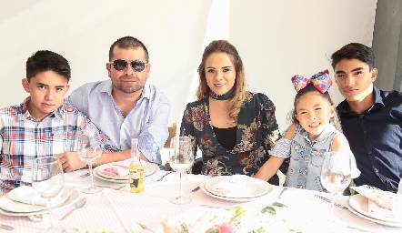  Familia Pérez.