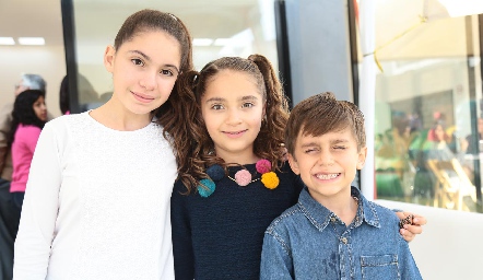  María, Ximena y Diego.
