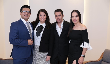  Julio Donjuan, Erika Domínguez, Felipe Peña y Yazmín Dávila, los médicos de la Clínica AMARA.