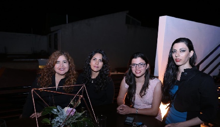  Norma Cruz, Maricela Cruz, Brenda Garza y Fabiola Garza.