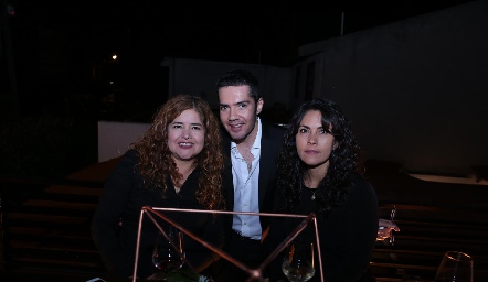 Norma Cruz, Felipe Peña y Maricela Cruz.