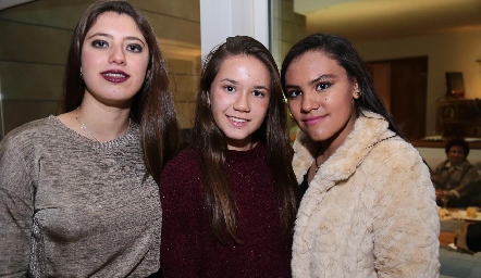  Lorena, Alejandra y Regina.