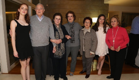  Ale Ocaña y Ale Martins con sus abuelos.
