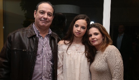  Manolo Martins, Alejandra Martins y Eva Anaya.