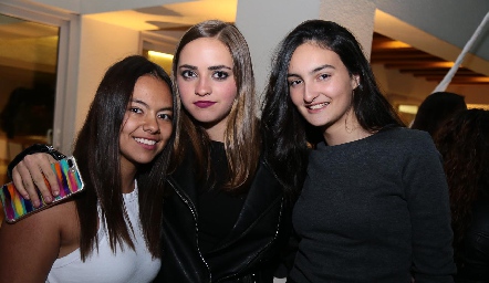  Ana Paula, Lorenza y Lorenza.