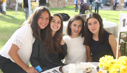  Roberta, Daniela, Daniela y Andrea.