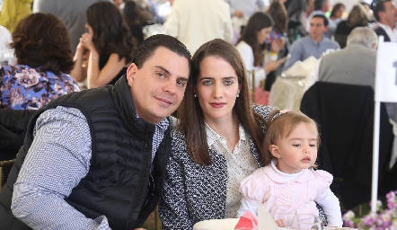  Gerónimo, Sara y Paulina Macías.