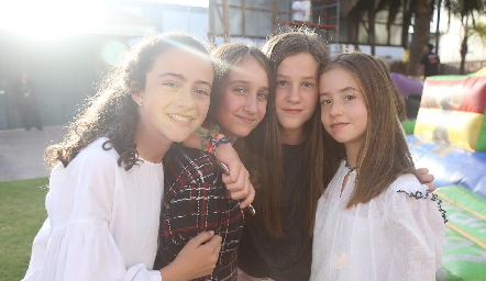  Montse, Brenda, Mariana y Camila.