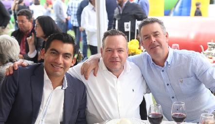 Carlos, Héctor y Jorge Mendizábal.