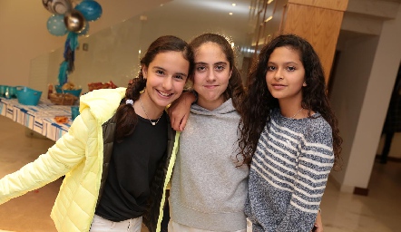  Vale Herrera, María de la Torre y Valeria Delsol.