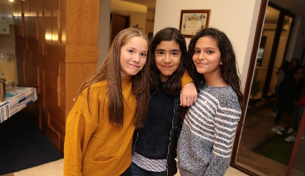  Annie Murphy, Sofía Espinosa y Valeria Delsol.