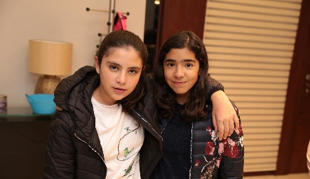  Connie Hermosillo y Sofía Espinoza.
