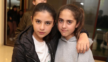  Connie Hermosillo y María de la Torre.
