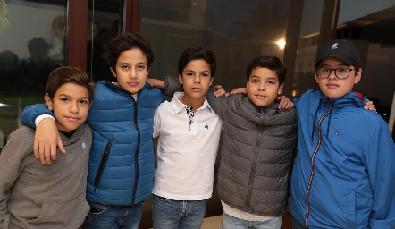  Andrés Martínez, Santiago Chevaile, Sebastián Leos, Mau Vera y Paulo Guevara.