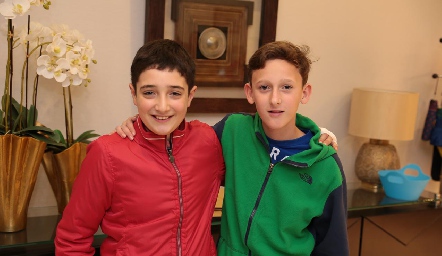  Lalo Flores y Gil Solís.