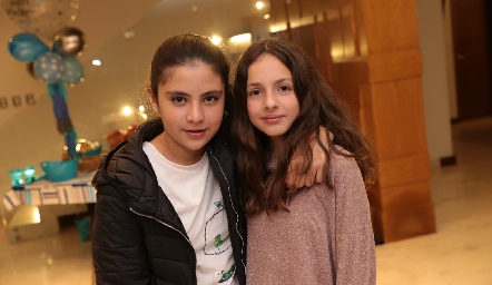  Connie Hermosillo y Andrea Barrón.