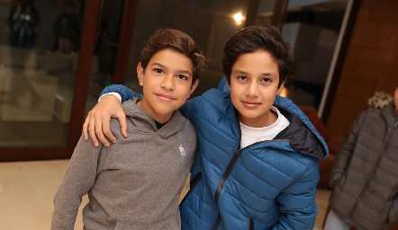  Andrés y Santiago.