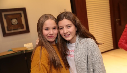  Annie Murphy e Isa Villalobos.