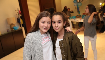  Isa Villalobos y Sofía Garza.