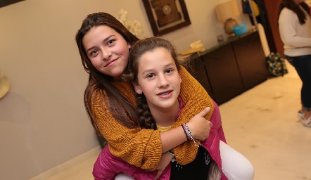  Victoria Muñoz y Mariana Mendizábal.